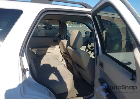 2012 Ford Escape Xlt z USA, uszkodzony, nr VIN 1FMCU9D73CKA78953